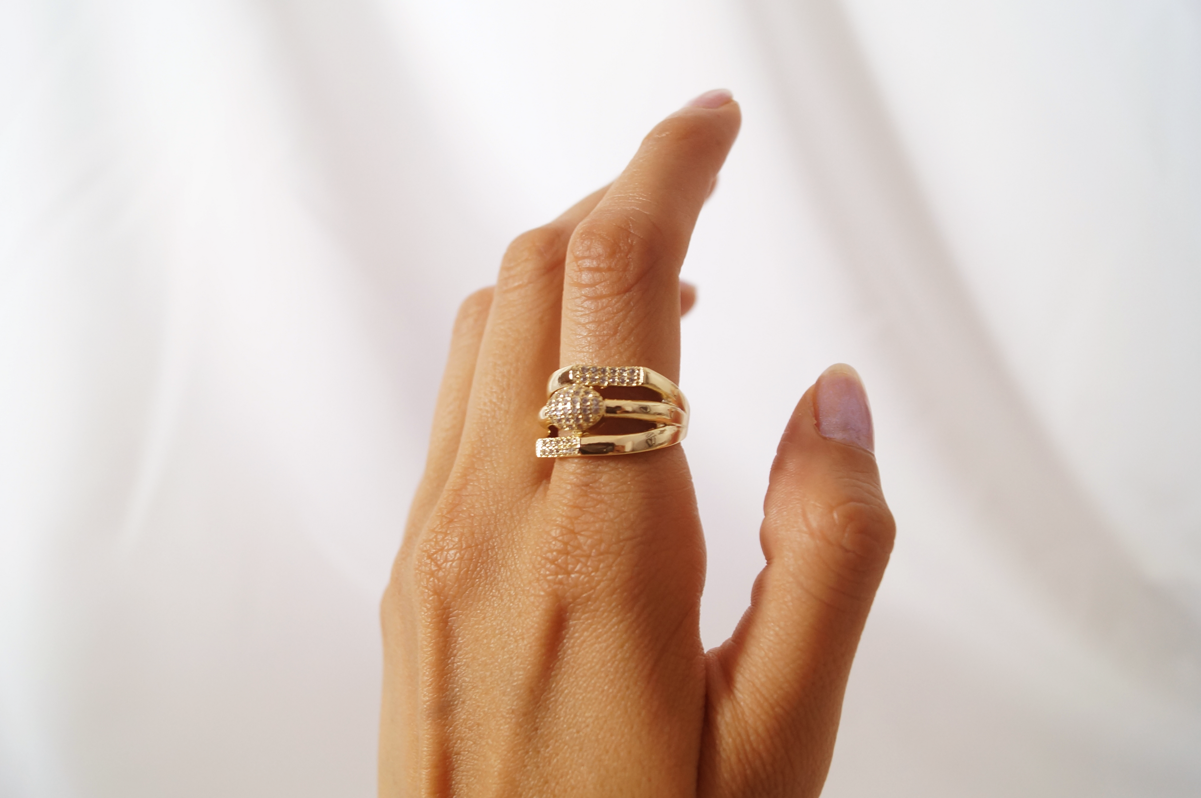 Anillo con pedrería